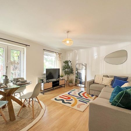 Beautiful Windsor 2 Bed, Perfect Location, 5 Mins Walk To Centre, Free Parking, Legoland, Ascot Apartment Екстериор снимка
