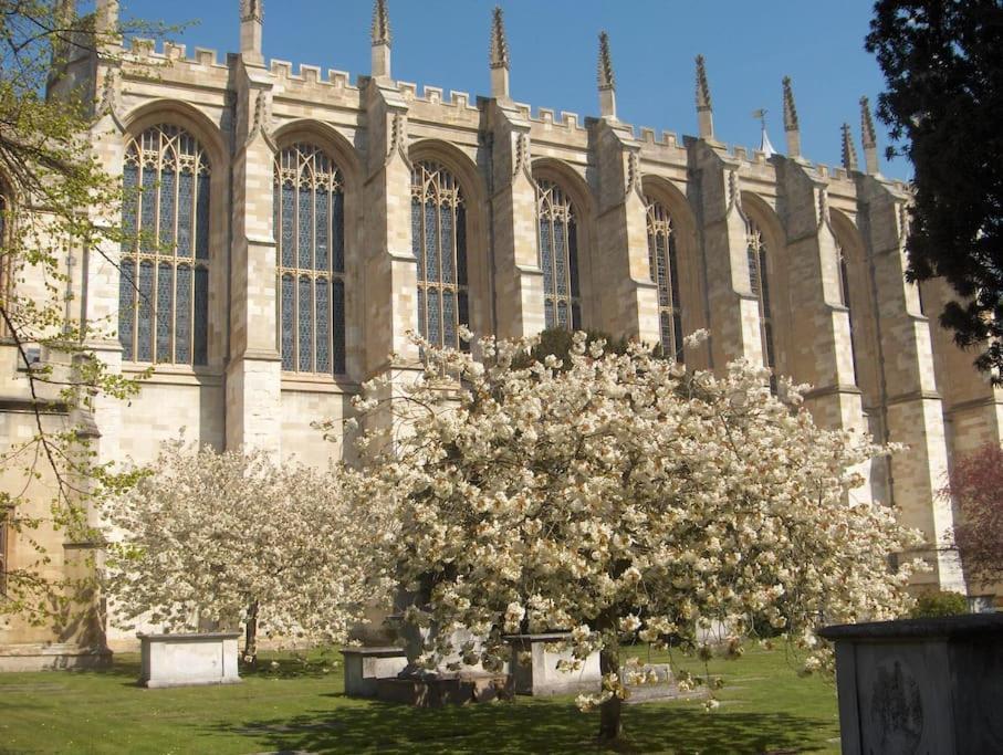 Beautiful Windsor 2 Bed, Perfect Location, 5 Mins Walk To Centre, Free Parking, Legoland, Ascot Apartment Екстериор снимка
