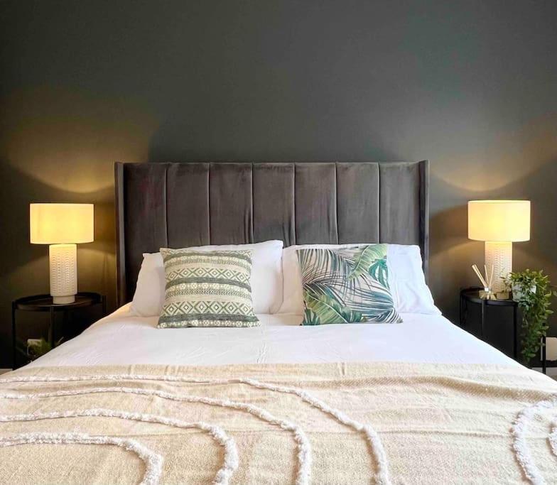 Beautiful Windsor 2 Bed, Perfect Location, 5 Mins Walk To Centre, Free Parking, Legoland, Ascot Apartment Екстериор снимка