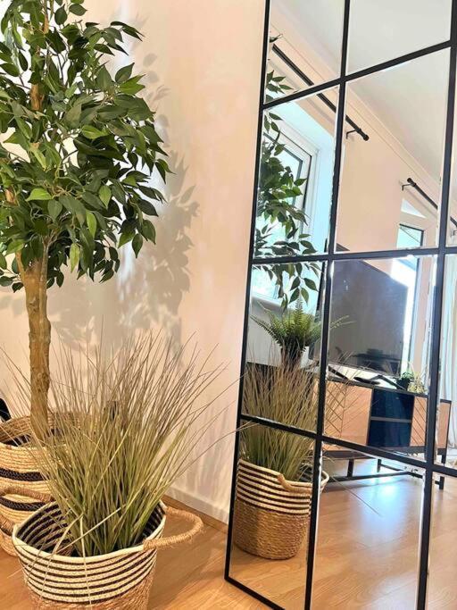 Beautiful Windsor 2 Bed, Perfect Location, 5 Mins Walk To Centre, Free Parking, Legoland, Ascot Apartment Екстериор снимка