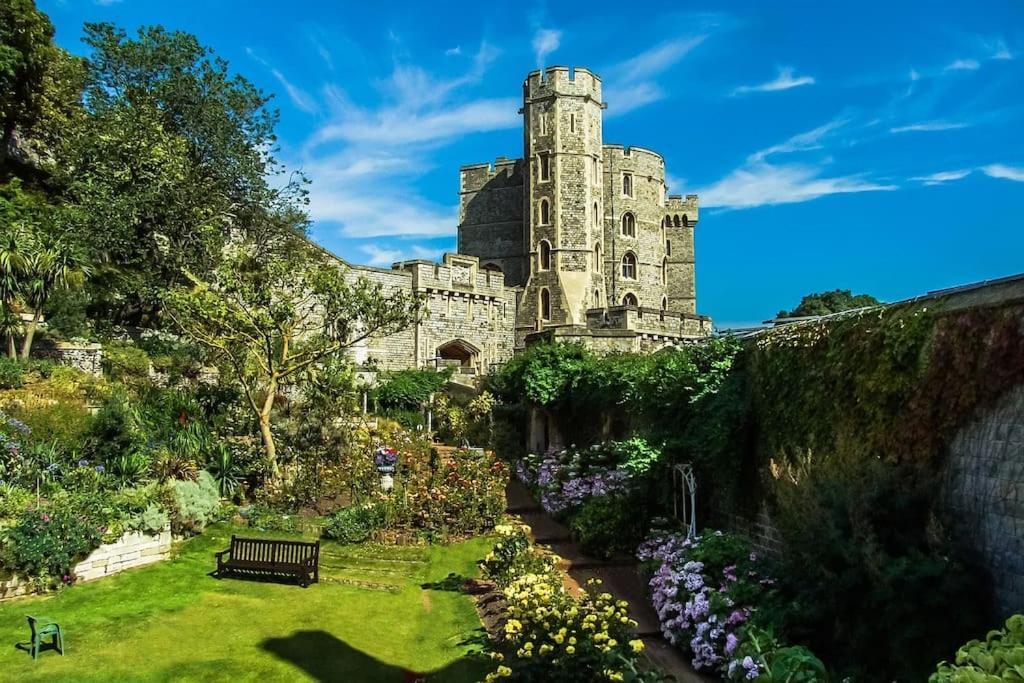 Beautiful Windsor 2 Bed, Perfect Location, 5 Mins Walk To Centre, Free Parking, Legoland, Ascot Apartment Екстериор снимка