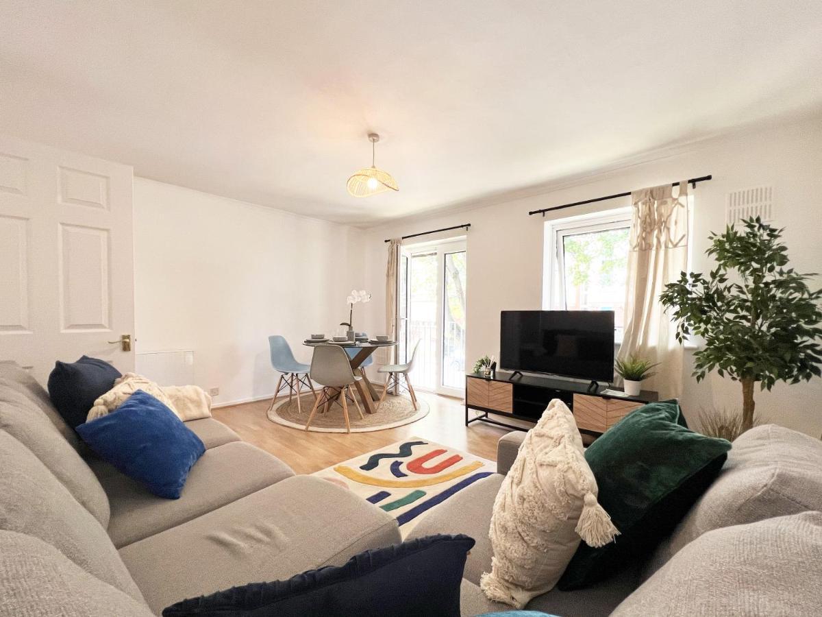 Beautiful Windsor 2 Bed, Perfect Location, 5 Mins Walk To Centre, Free Parking, Legoland, Ascot Apartment Екстериор снимка